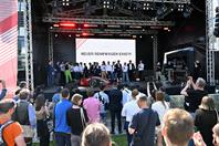 On 14 May 2022, Hochschule Düsseldorf – University of Applied Sciences (HSD) could finally celebrate its 50th anniversary – and the response exceeded everything all organisers had hoped for: Several thousand people came to celebrate during the day and well into the night, creating a unique atmosphere on campus and enjoying wonderful weather.